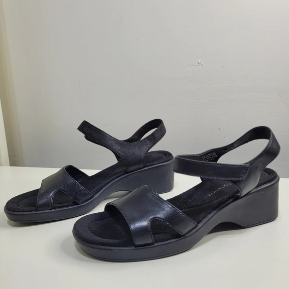 Easy Spirit Black Leather Open Toe Sandals Size Women's 6.5 LIKE NEW with BOX - Picture 1 of 13